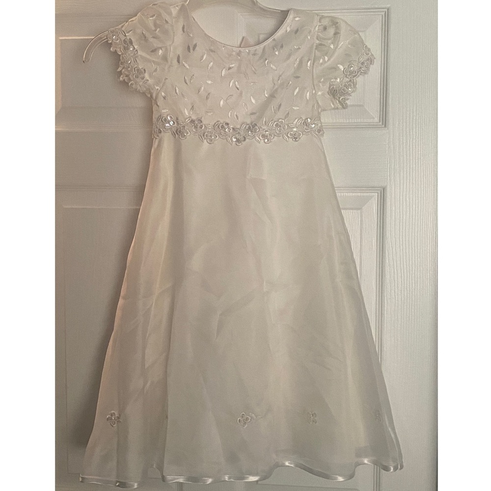 Girls communion dress. Size 6.